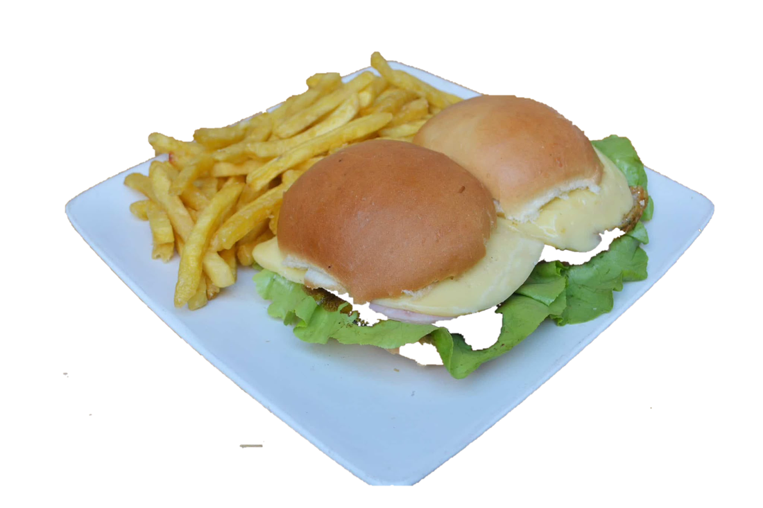 Chivito al pan con papas fritas de Los Corales